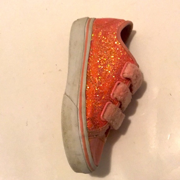 PINK Van’s Girls fuzzy shoe off the wall size US kids size 10.5 velcro s… - Picture 3 of 8